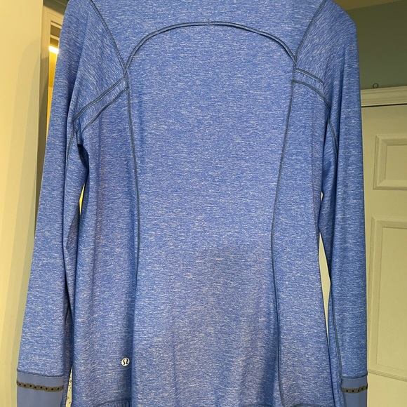 Women’s Lululemon Blue quarter zip run top- 10 - Picture 5 of 6